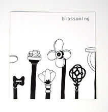 Load image into Gallery viewer, blossoming zine